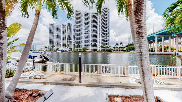 3 of 17 - 19140 N Bay Rd, Sunny Isles Beach, FL