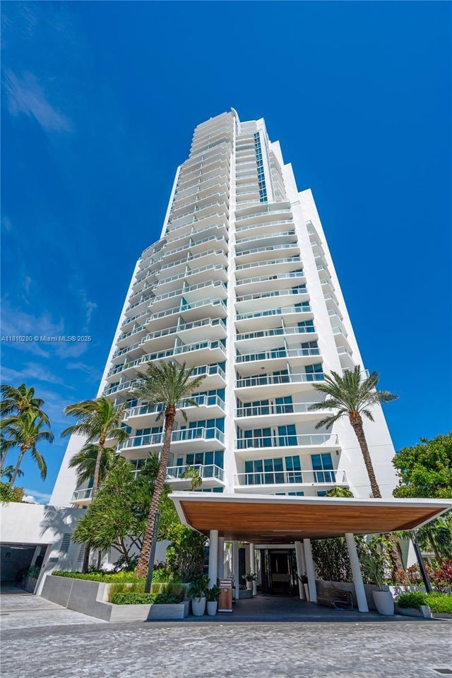 1 of 36 - 50 S Pointe Dr 606, Miami Beach, FL