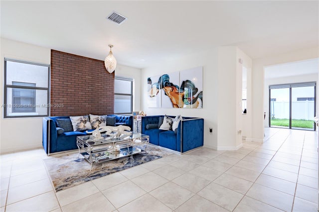 5 of 36 - 3534 W 106th St, Hialeah, FL