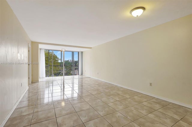 4 of 28 - 1780 Ne 191st St 412-2, Miami, FL