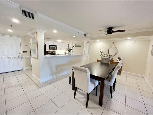 2 of 20 - 1650 Coral Way 403, Miami, FL