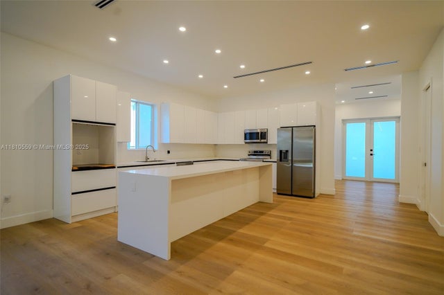 3 of 29 - 112 Nw 24th Ct, Miami, FL