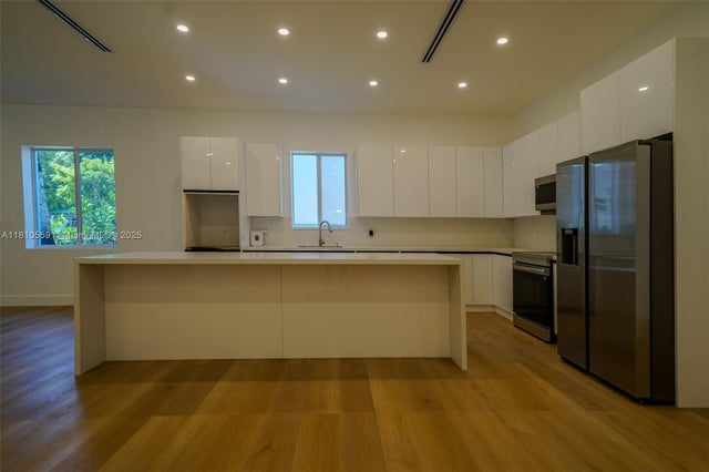 5 of 29 - 112 Nw 24th Ct, Miami, FL