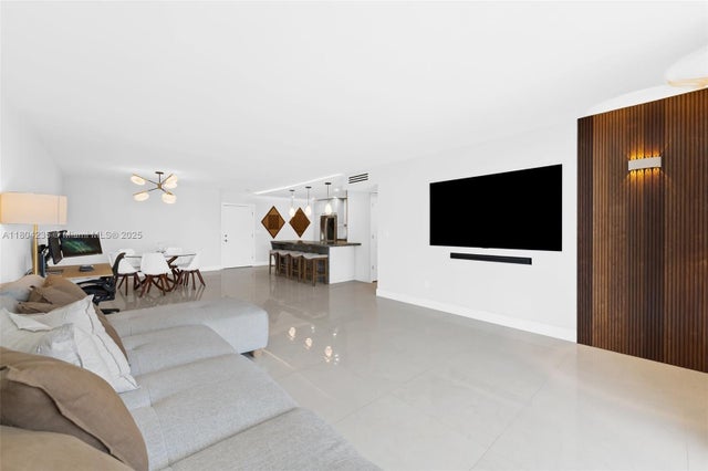 2 of 34 - 1501 S Ocean Dr 1005, Hollywood, FL