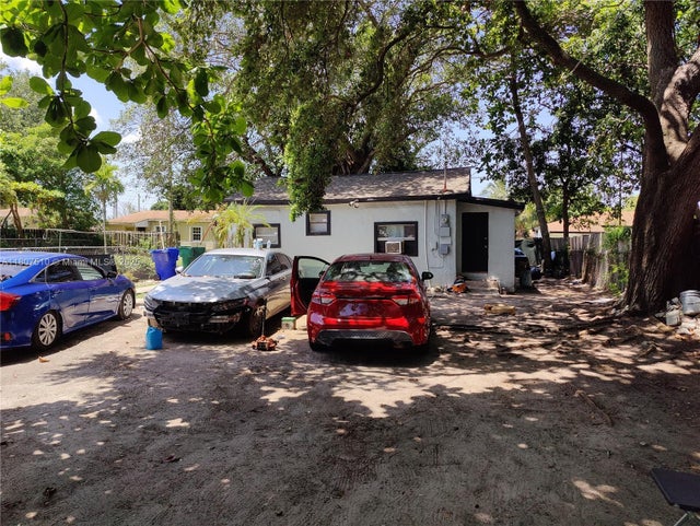 3 of 5 - 1063 Nw 55th Ter, Miami, FL
