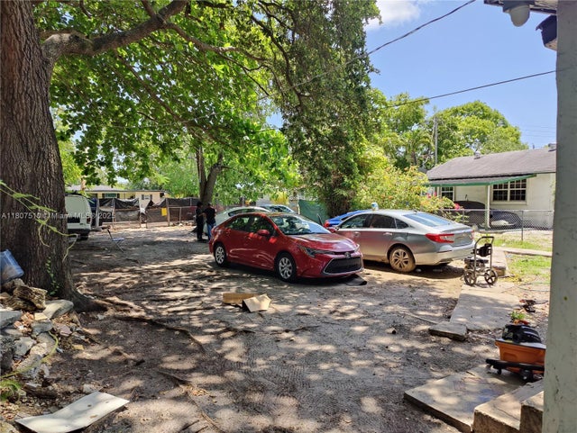 4 of 5 - 1063 Nw 55th Ter, Miami, FL