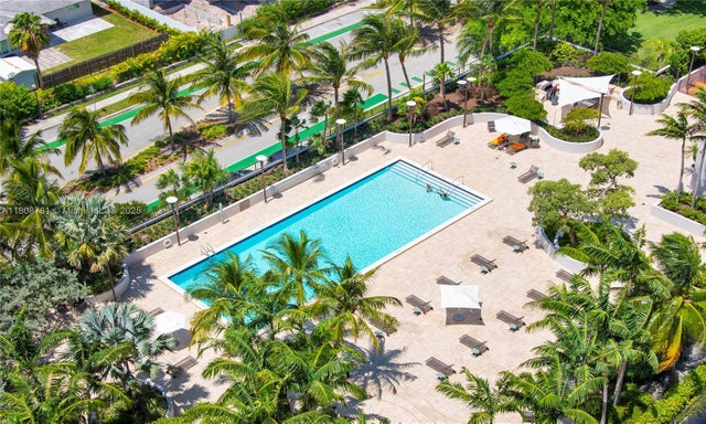 2 of 5 - 1000 Venetian Way 114, Miami, FL