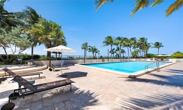 3 of 5 - 1000 Venetian Way 114, Miami, FL