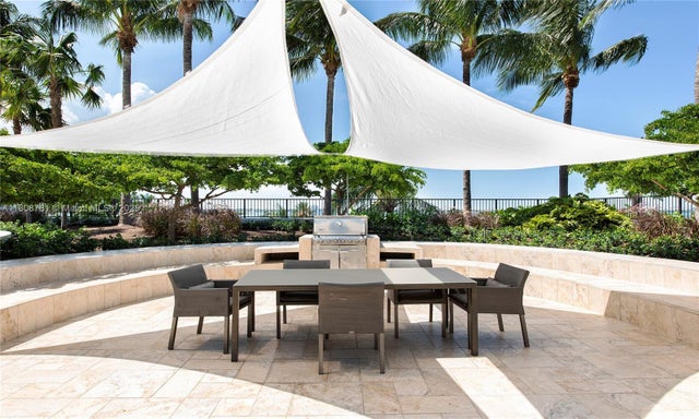 4 of 5 - 1000 Venetian Way 114, Miami, FL