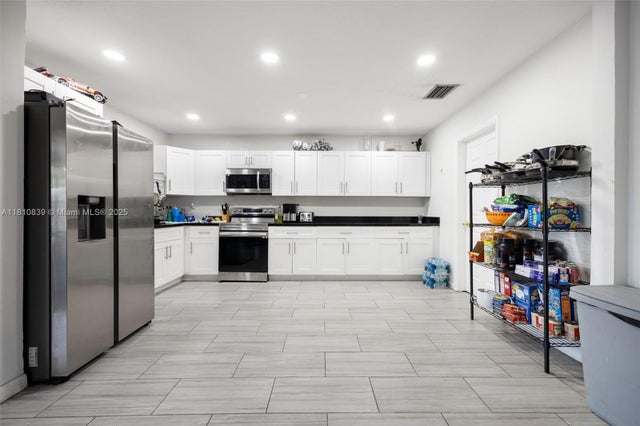 4 of 13 - 3430 N 65th Ave, Hollywood, FL