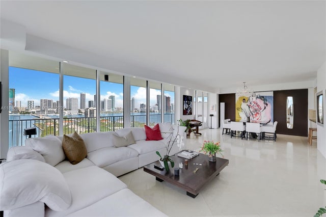 2 of 21 - 1000 Venetian Way 1304, Miami, FL