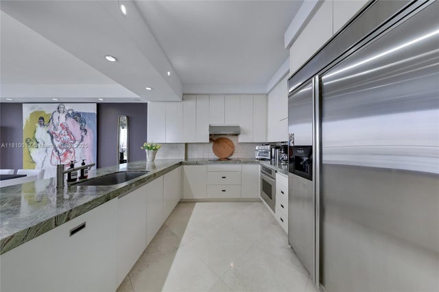 3 of 21 - 1000 Venetian Way 1304, Miami, FL