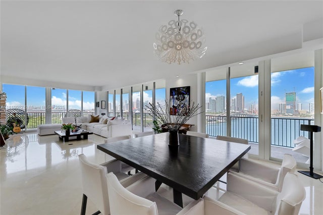 4 of 21 - 1000 Venetian Way 1304, Miami, FL