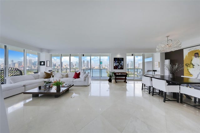 5 of 21 - 1000 Venetian Way 1304, Miami, FL