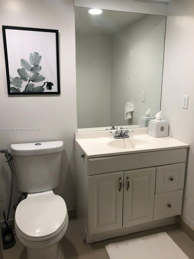 4 of 30 - 3901 S Ocean Dr 1b, Hollywood, FL