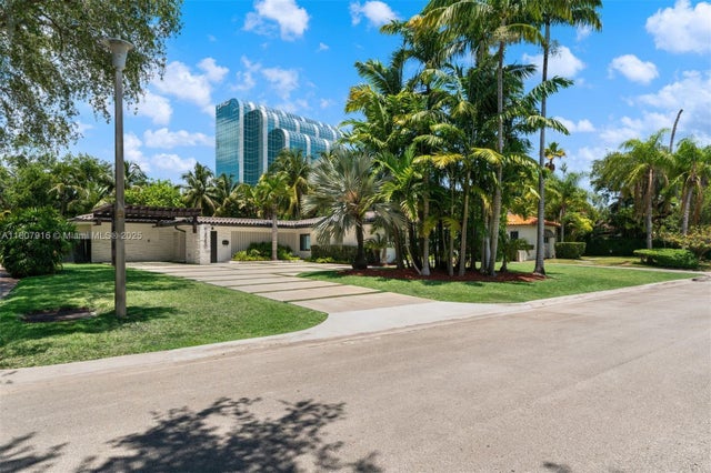 3 of 43 - 4250 Bay Point Rd, Miami, FL