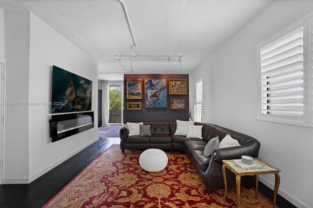 2 of 15 - 1700 Meridian Ave 304, Miami Beach, FL