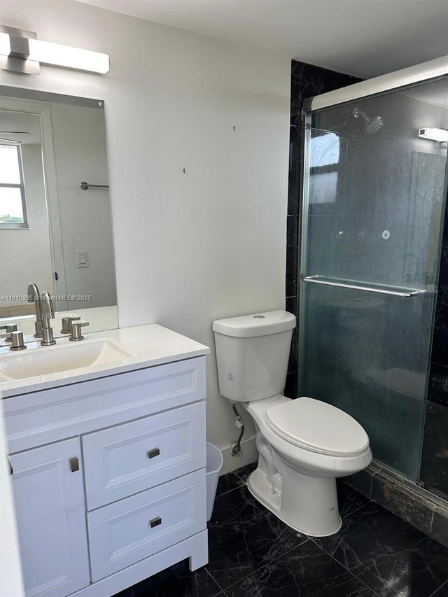 3 of 10 - 1830 Dixieanna St 606, Hollywood, FL