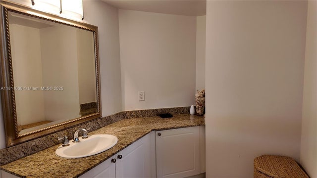 5 of 36 - 19501 W Country Club Dr 1213, Aventura, FL