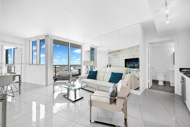 1 of 20 - 92 Sw 3rd St 4806, Miami, FL