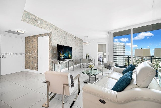 3 of 20 - 92 Sw 3rd St 4806, Miami, FL