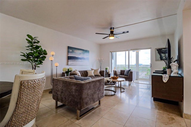 5 of 17 - 3800 Hillcrest Dr 903, Hollywood, FL