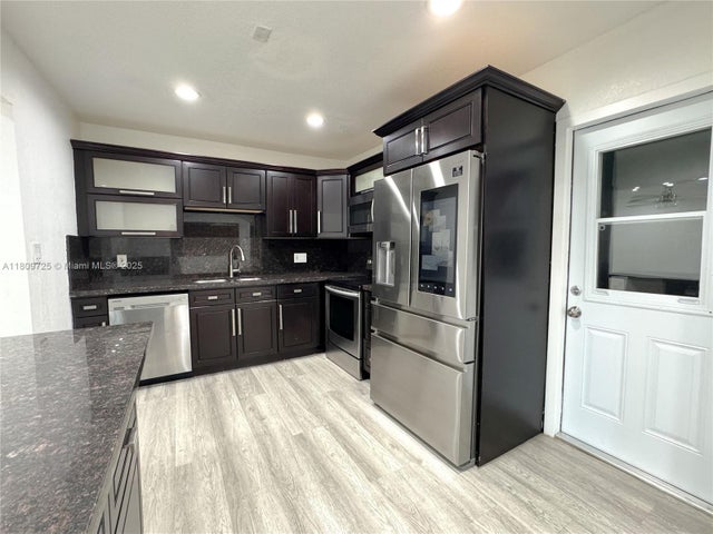 2 of 31 - 4888 Nw 8th Ct, Plantation, FL