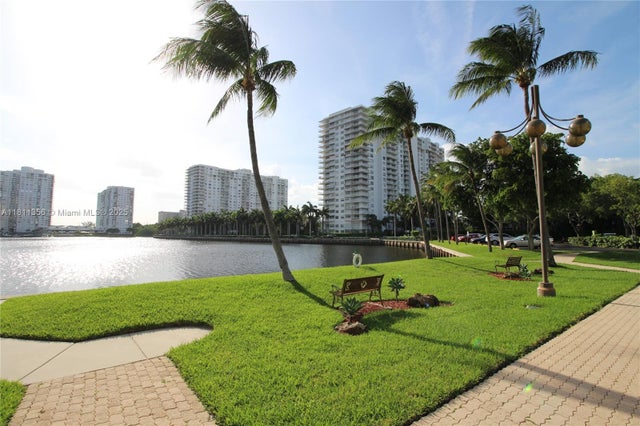 3 of 30 - N/A, Aventura, FL