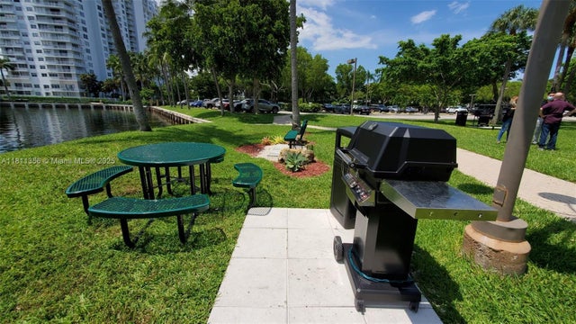 4 of 30 - N/A, Aventura, FL