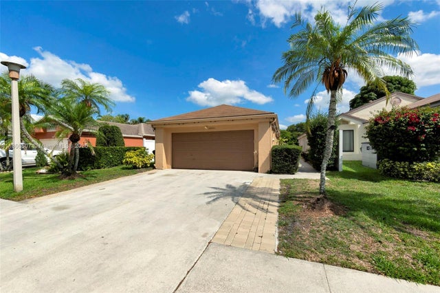 2 of 41 - 3831 Nw 21st St, Coconut Creek, FL