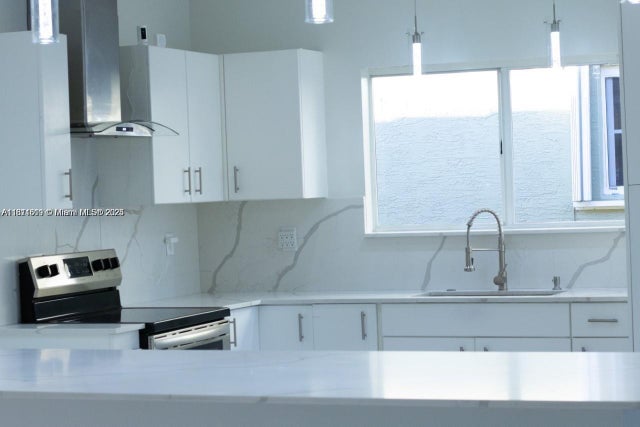 4 of 33 - 1371 Ne 42nd Ave, Homestead, FL