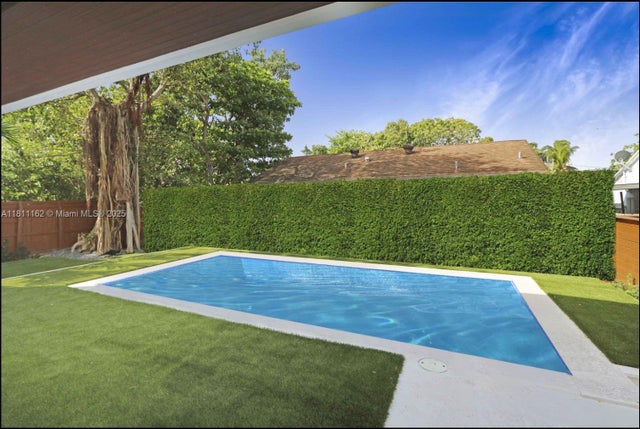 5 of 37 - 330 Sw 19th Rd, Miami, FL
