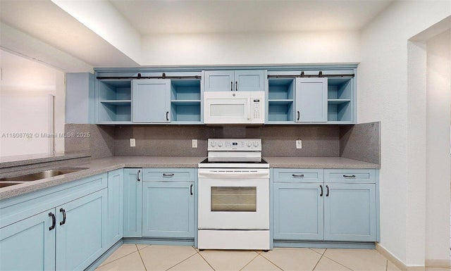 3 of 50 - 275 W 63rd St, Hialeah, FL