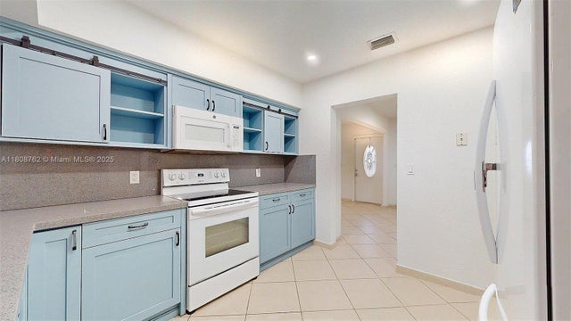 4 of 50 - 275 W 63rd St, Hialeah, FL