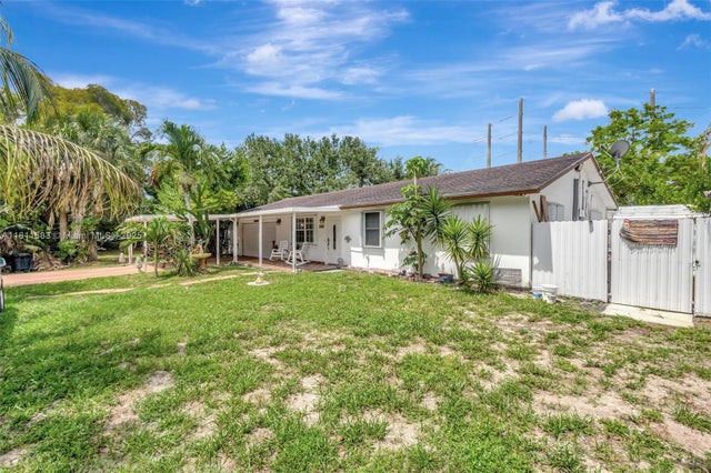 1 of 33 - 4035 N 110th Ave N, West Palm Beach, FL