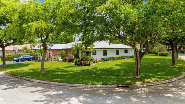 2 of 42 - 988 Nw 110th Ave, Coral Springs, FL