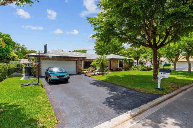 3 of 42 - 988 Nw 110th Ave, Coral Springs, FL