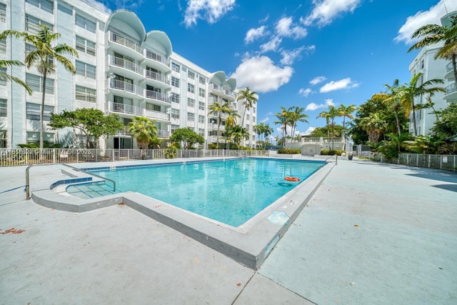 2 of 12 - 486 Nw 165th St Rd B-303, Miami, FL