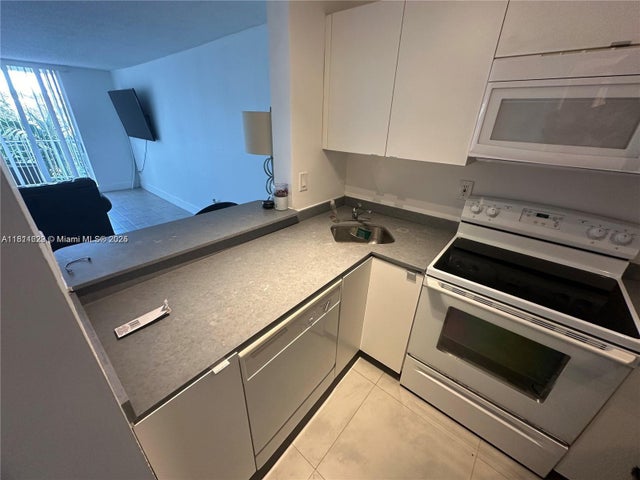 3 of 12 - 486 Nw 165th St Rd B-303, Miami, FL