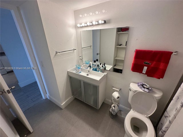 4 of 12 - 486 Nw 165th St Rd B-303, Miami, FL