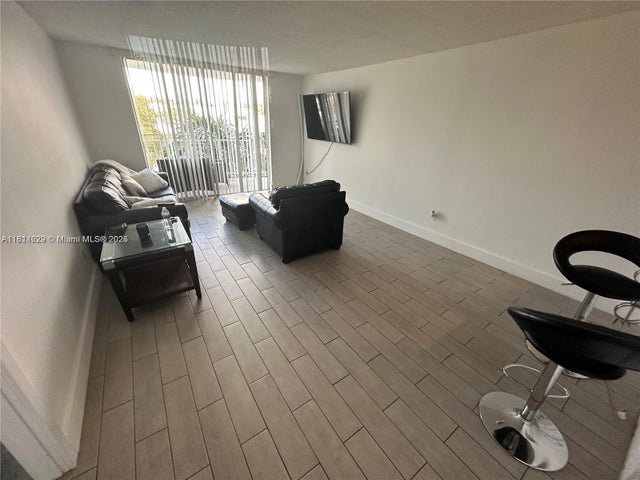 5 of 12 - 486 Nw 165th St Rd B-303, Miami, FL