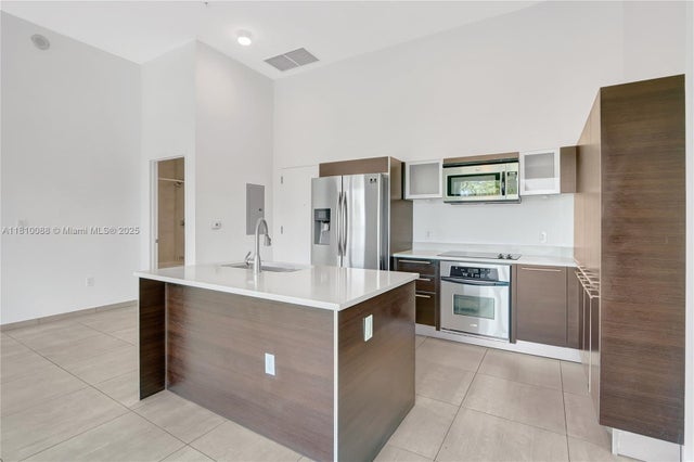5 of 17 - 1900 N Bayshore Dr 507, Miami, FL