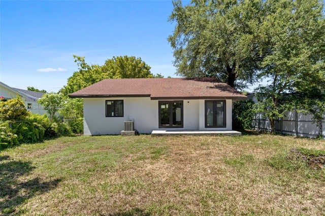 4 of 26 - 1360 Nw 59th St, Miami, FL
