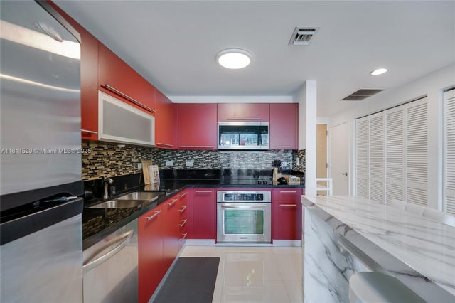 2 of 15 - 244 Biscayne Blvd 644, Miami, FL