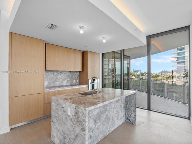 4 of 46 - 500 Alton Rd 805, Miami Beach, FL