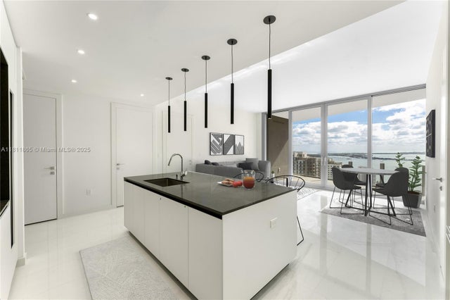 1 of 18 - 300 Biscayne Blvd Way 3606, Miami, FL