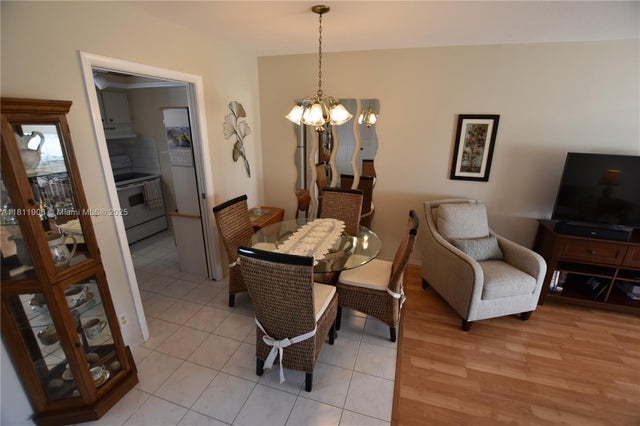 4 of 33 - 2862 W Crosley Dr C, West Palm Beach, FL