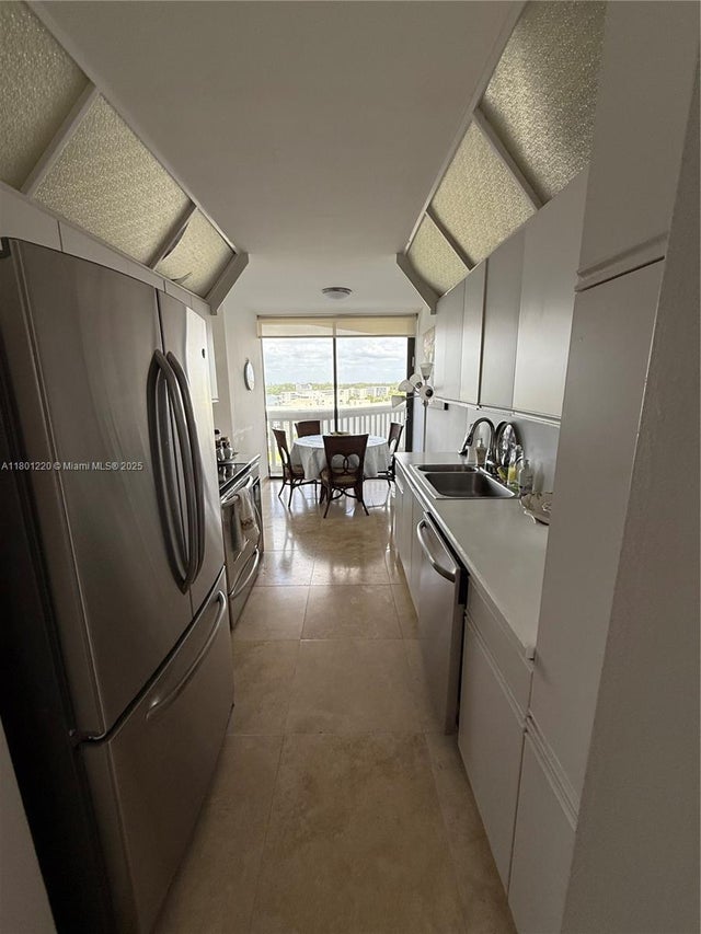 5 of 15 - 1000 Island Blvd 911, Aventura, FL