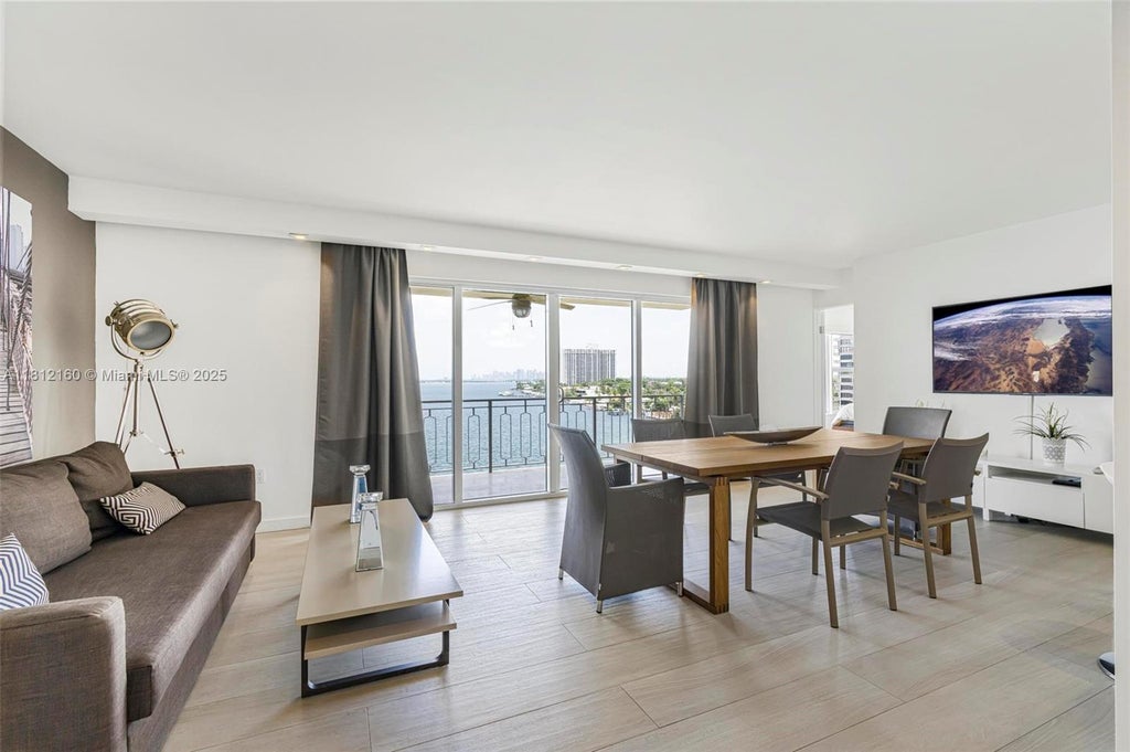 11111 Biscayne Blvd 8c, Miami
