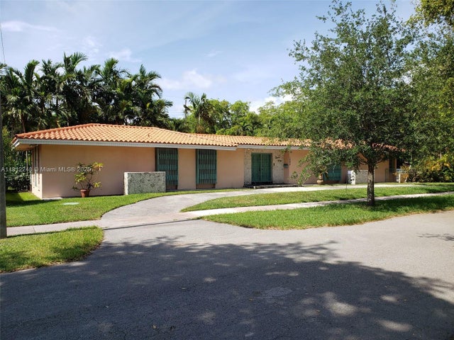 2 of 13 - 1240 La Mancha Ave, Coral Gables, FL